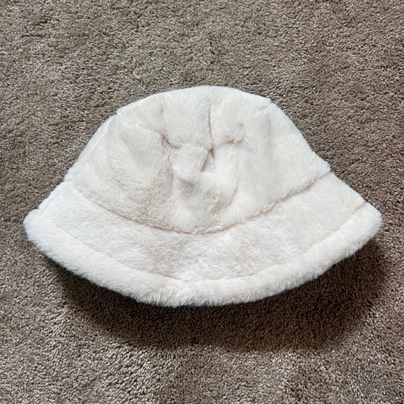 Soft White Furry Bucket Hat with Purple Logo - Trendy & Cozy Accessory - Picture 2 of 2